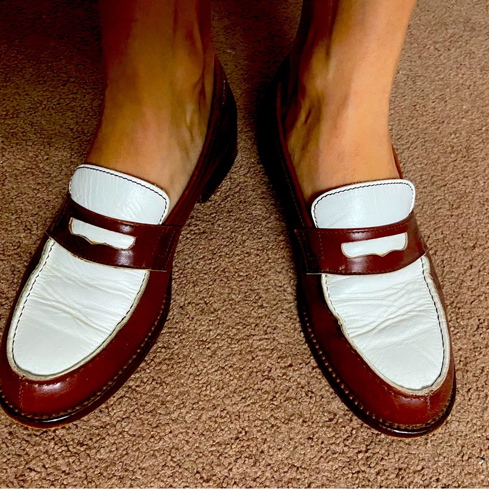 Spectator loafers. Vintage GAP, size 7, made in Italy.